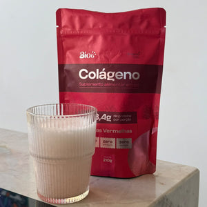 Colágeno Bio6 Frutas Vermelhas em copo