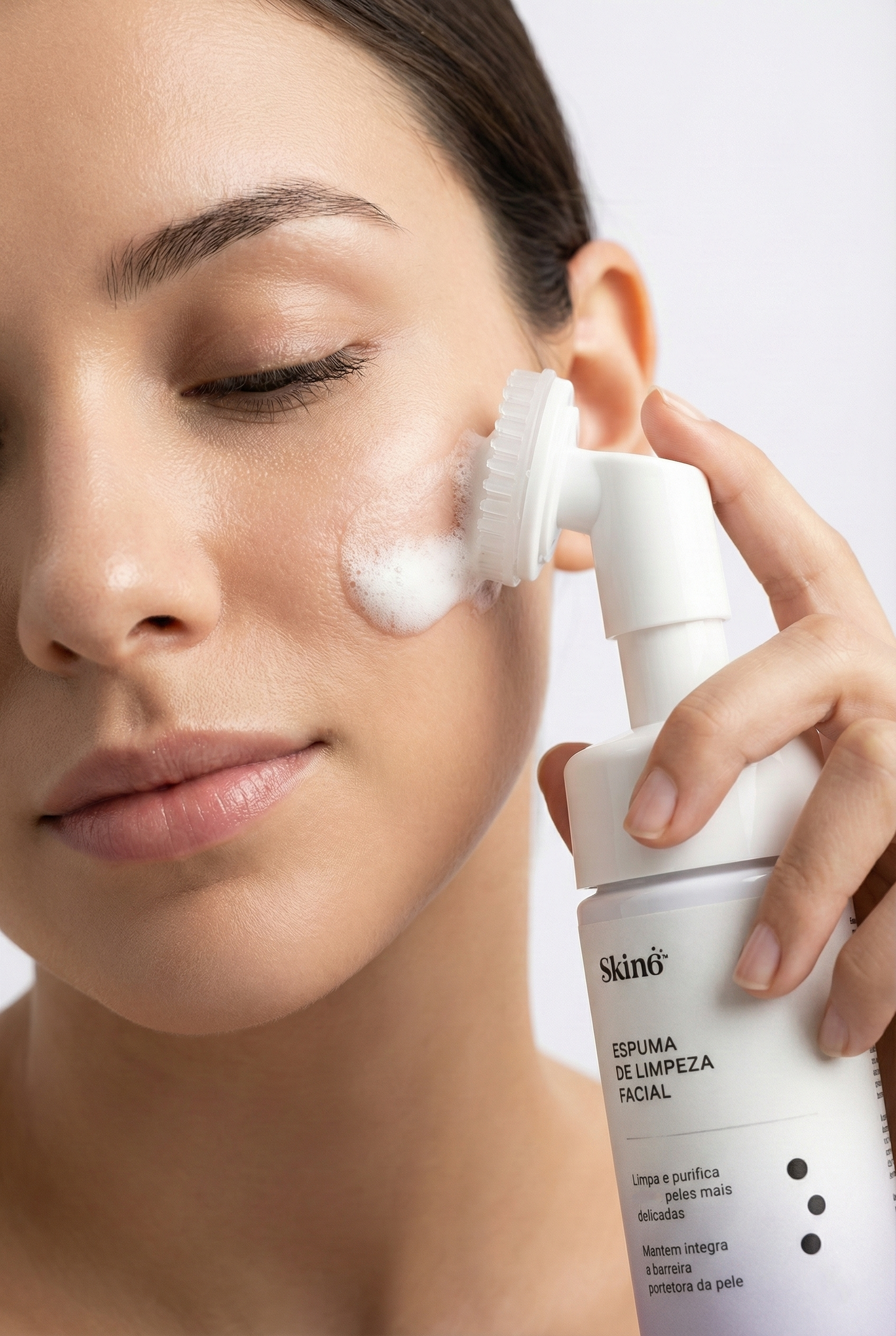 Espuma de limpeza facial com Ácido Hialurônico